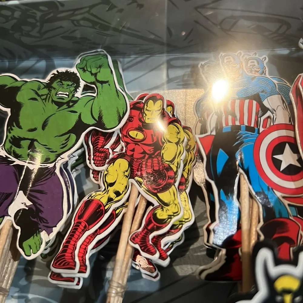 Marvel Comics Cupcake Kit, NWT‎